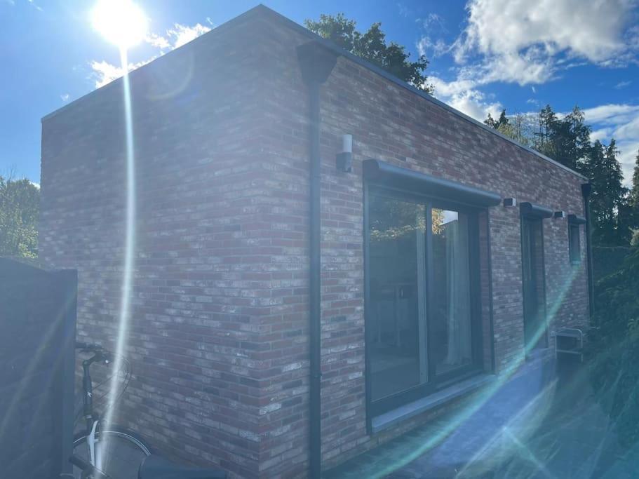 Prachtig Guesthouse Met Gratis Parkeren Maasmechelen Exterior photo