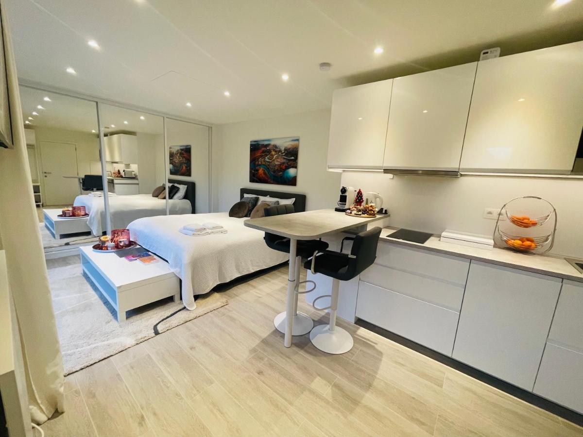 Prachtig Guesthouse Met Gratis Parkeren Maasmechelen Exterior photo